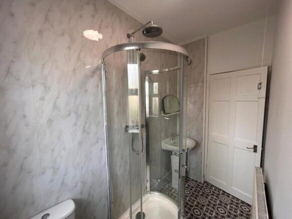 3 bed Terraced to rent Image 5