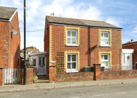 Rose Avon, Avenue Road, Freshwater PO40 9UT