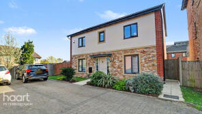 137, Hawksbill Way, Peterborough PE2 8NS