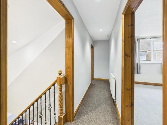 3 bed House for sale Image 10