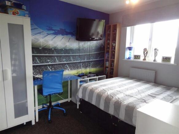 BEDROOM 2