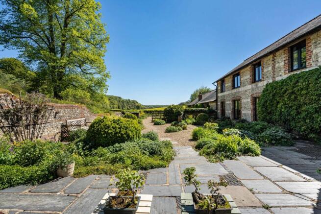 Basingstoke Road, Shalden, Alton, Hampshire, GU34 photo 4