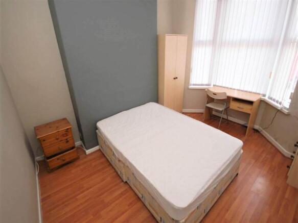 25 leo - bed