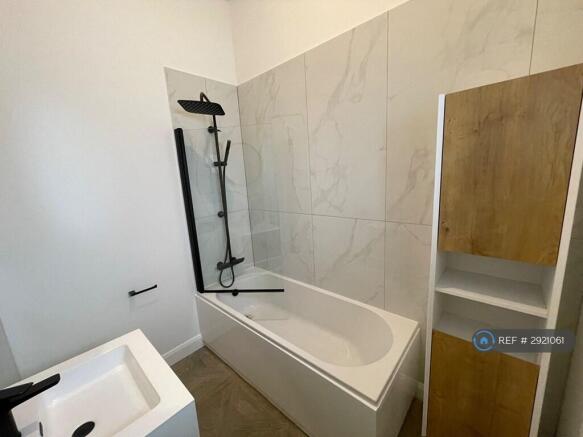 3 bed Terraced to rent Image 4