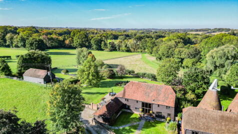 A 17th Century Barn Conversion In Sissinghurst