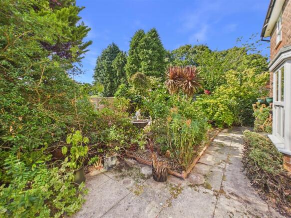 4 bed Detached for sale Image 11