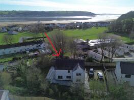 6 Castle View, Parc Clomendy, Llansteffan, Carmarthen SA33 5JD