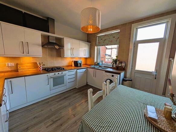 27 Colville Road, Boundary Park, Oldham, OL1 2NX photo 4