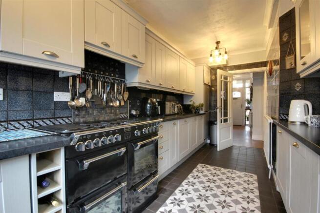 3 bed House for sale Image 6