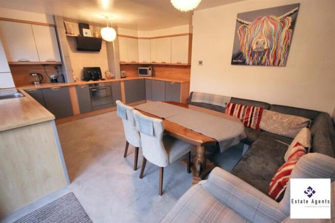 4 bed Semi-Detached for sale Image 6