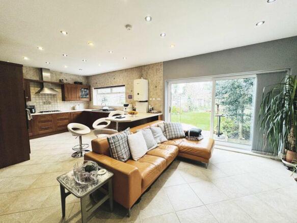 KITCHEN/FAMILY ROOM