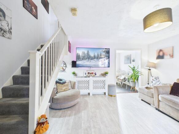 CAM01909G0-PR0464-STILL018