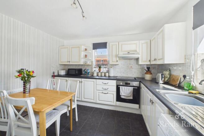3 bed Semi-Detached for sale Image 11