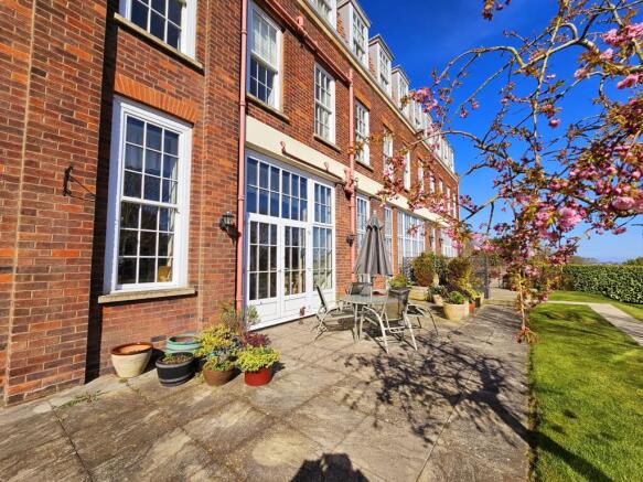 2 bed Flat for sale Image 12