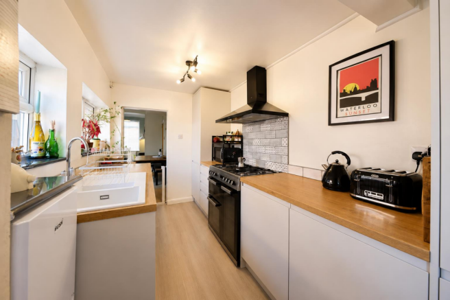 3 bed Terraced for sale Image 11