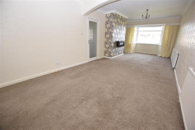 OPEN PLAN LOUNGE DINER