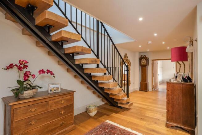 4 bed House for sale Image 9