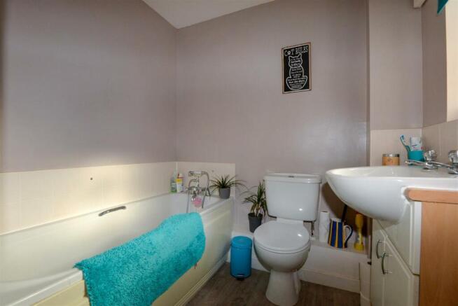 Bathroom 1.jpg