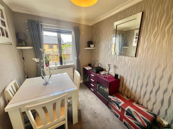 4 bed House for sale Image 6