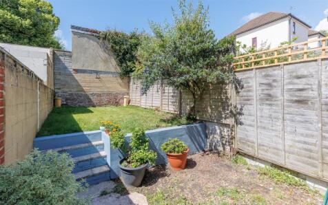 TERRACED PERIOD HOME IN CONVENIENT LOCATION - Victoria Road, Cowes