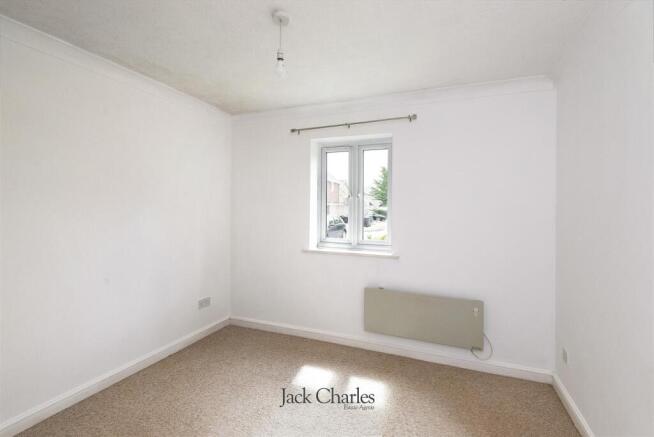 127 Douglas Rd, TN9 2UE 004.jpg