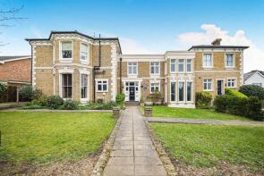 Flat 2, Towerfields, Westerham Road, Keston BR2 6HF