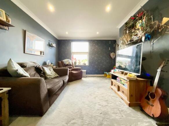 2 bed Flat for sale Image 7