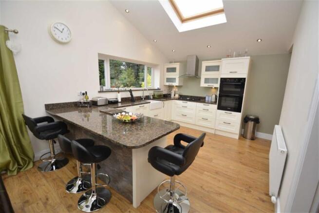 KITCHEN/SITTING ROOM