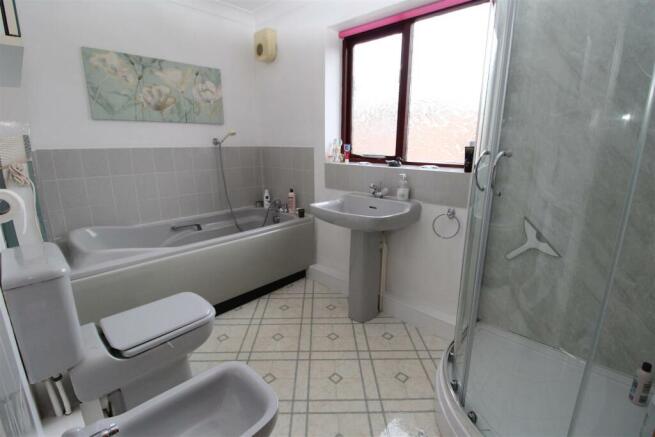 HOUSE BATHROOM/ W.C.