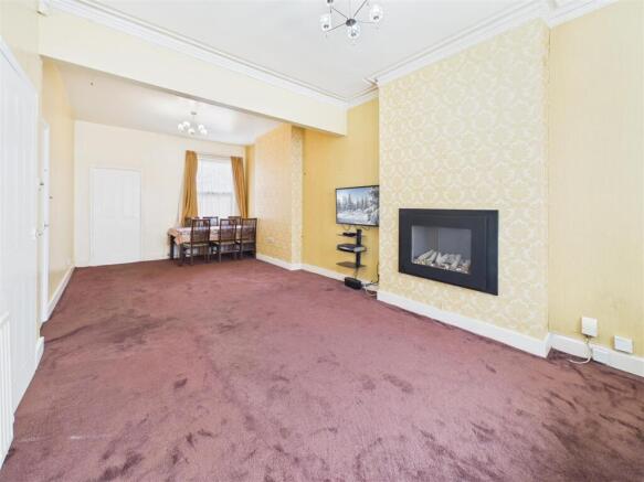 Lounge/Dining Room