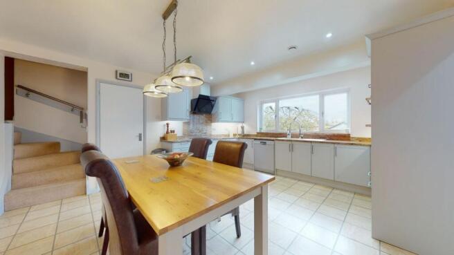 KITCHEN/DINING ROOM