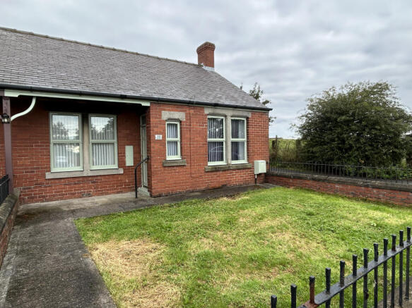 1 bedroom Detached Bungalow for rent
