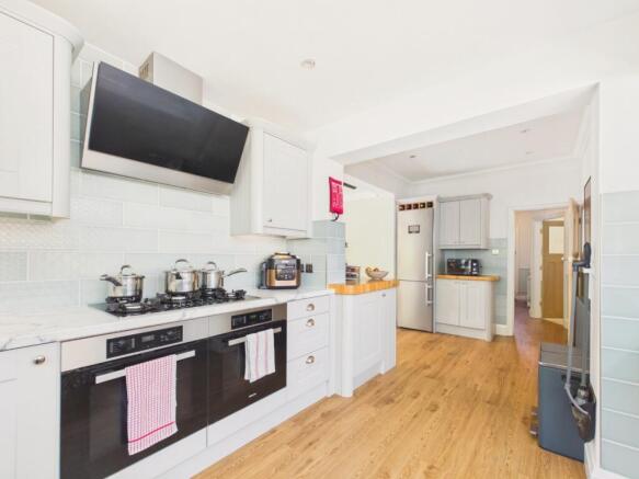 4 bed Semi-Detached for sale Image 9