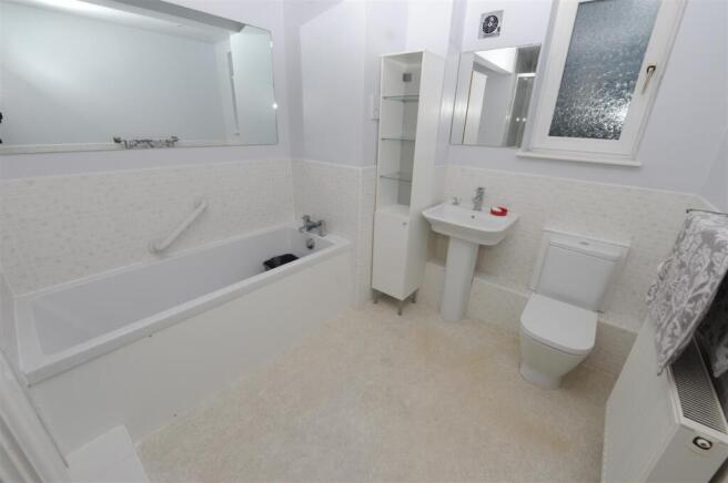 2 bed Apartment for sale Image 4