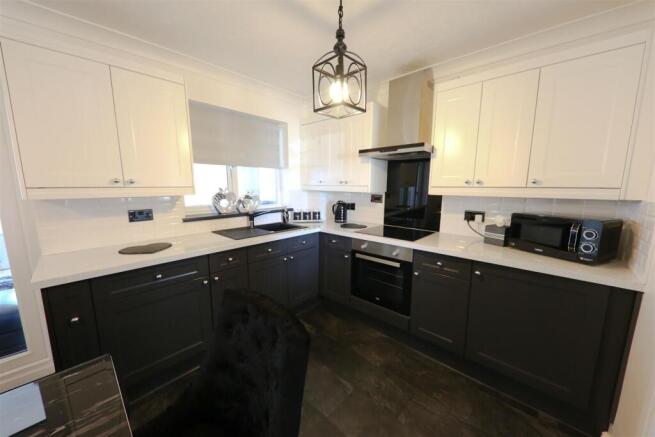 3 bed Semi-Detached for sale Image 6