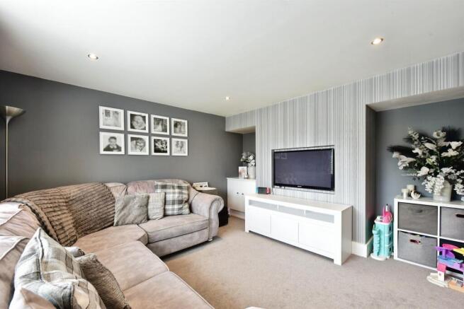 3 bed Semi-Detached for sale Image 2