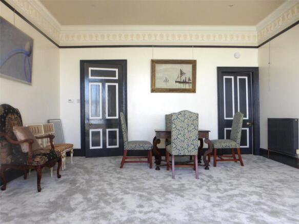 Lounge/Bedroom 6