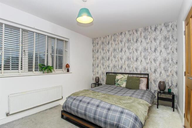 3 bed Semi-Detached for sale Image 6