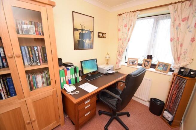bedroom/study