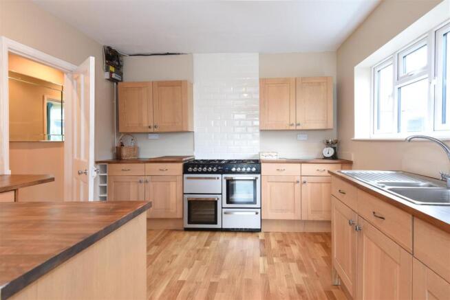 kitchen (2).jpg