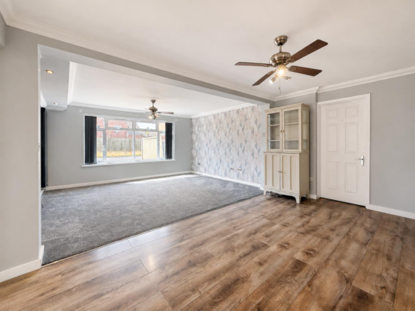 Lounge/ Dining Area
