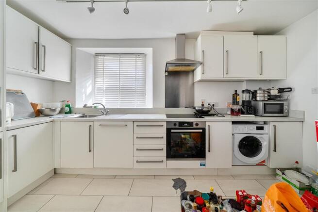 F1 17 WELLINGTON PARK KITCHEN2.jpg