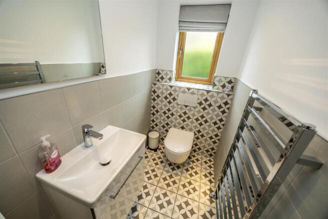 4 bed House for sale Image 11