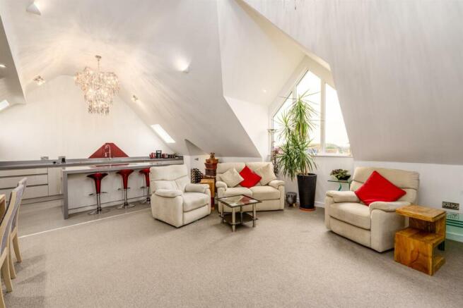 Lounge/Dining/Kitchen