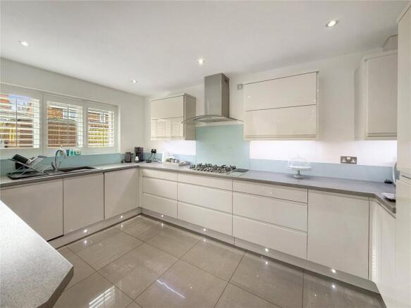4 bed Detached for sale Image 5