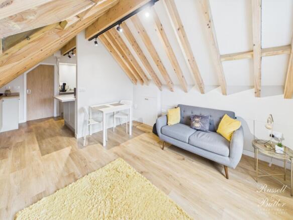 CAM01995G0-PR0386-STILL017