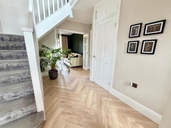 4 bed Detached for sale Image 4