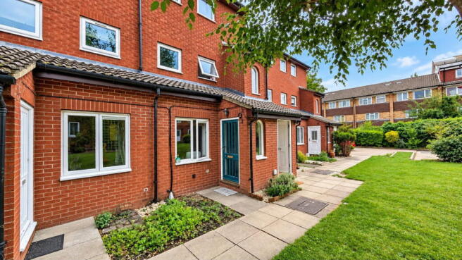 1-bed flat on Deans Gate Close, Forest Hill SE23, £210,000