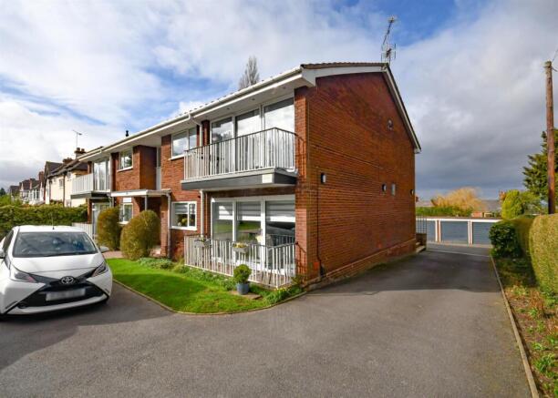 Flat 2, 474 Penn Road-11.jpg