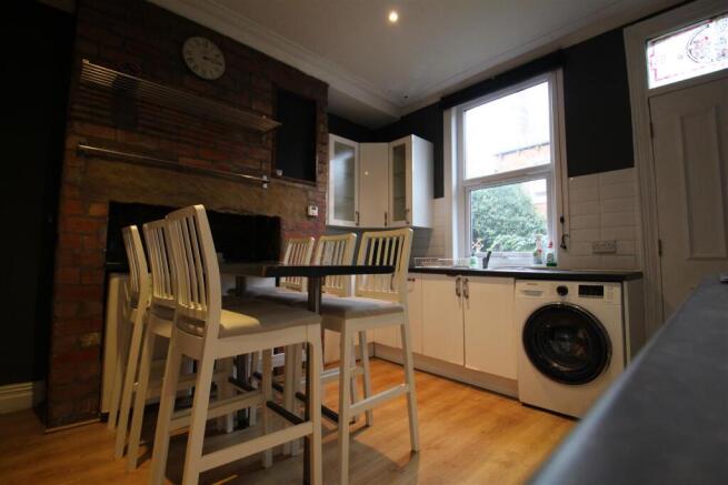 4 bed Terraced to rent Image 4